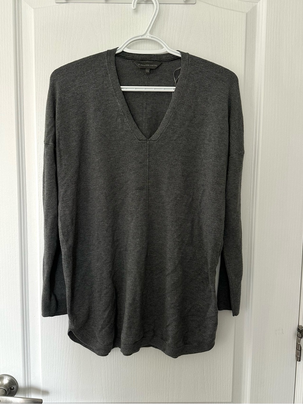Denver Hayes Charcoal Grey V-Neck Long Sleeve Women’s Knit Sweater Cozy Chic L